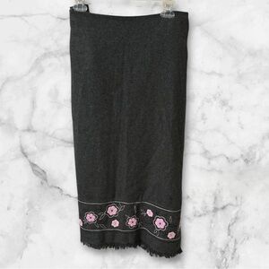 Dress barn gray wool lined skirt hem fringe embroidered pink flowers size18W